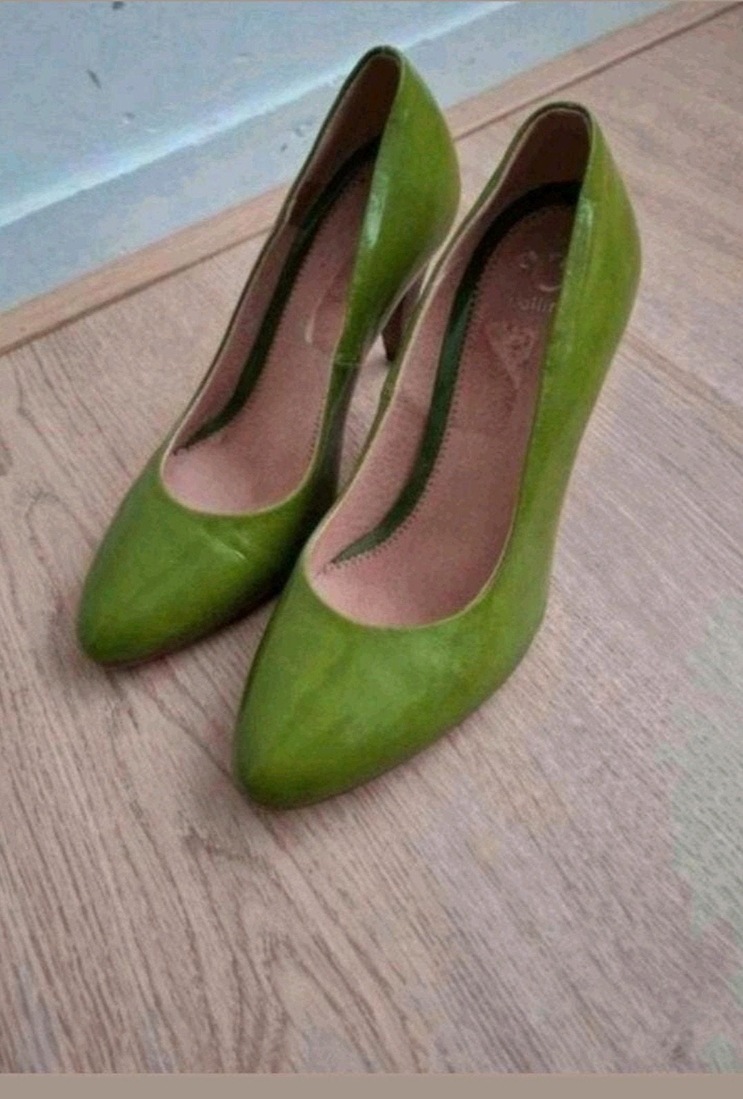 groene pumps maat 38
Cellini Groene Lakleren Pumps – Maat 38, Pumps, Cellini, Ophalen of Verzenden, Zo goed als nieuw