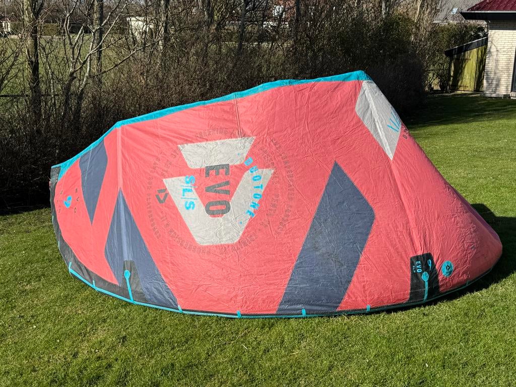 Duotone EVO SLS 2022 Kitesurf Kite 9 meter, Gebruikt, 9 m², Geen board, Ophalen of Verzenden