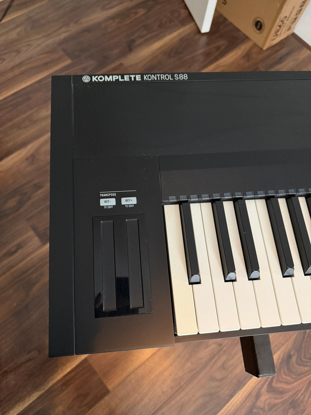 Native Instruments Komplete Kontrol S88 MK1, 88 toetsen, Zo goed als nieuw, Met standaard, Ophalen