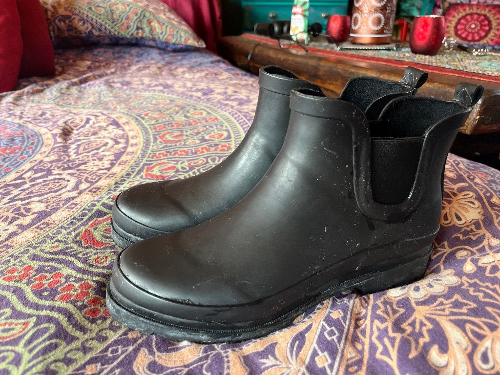 Zwarte Chelsea regenlaarzen 38 nu voor 17,50€, Kleding | Dames, Zwart, Ophalen of Verzenden, Hema, Regenlaarzen