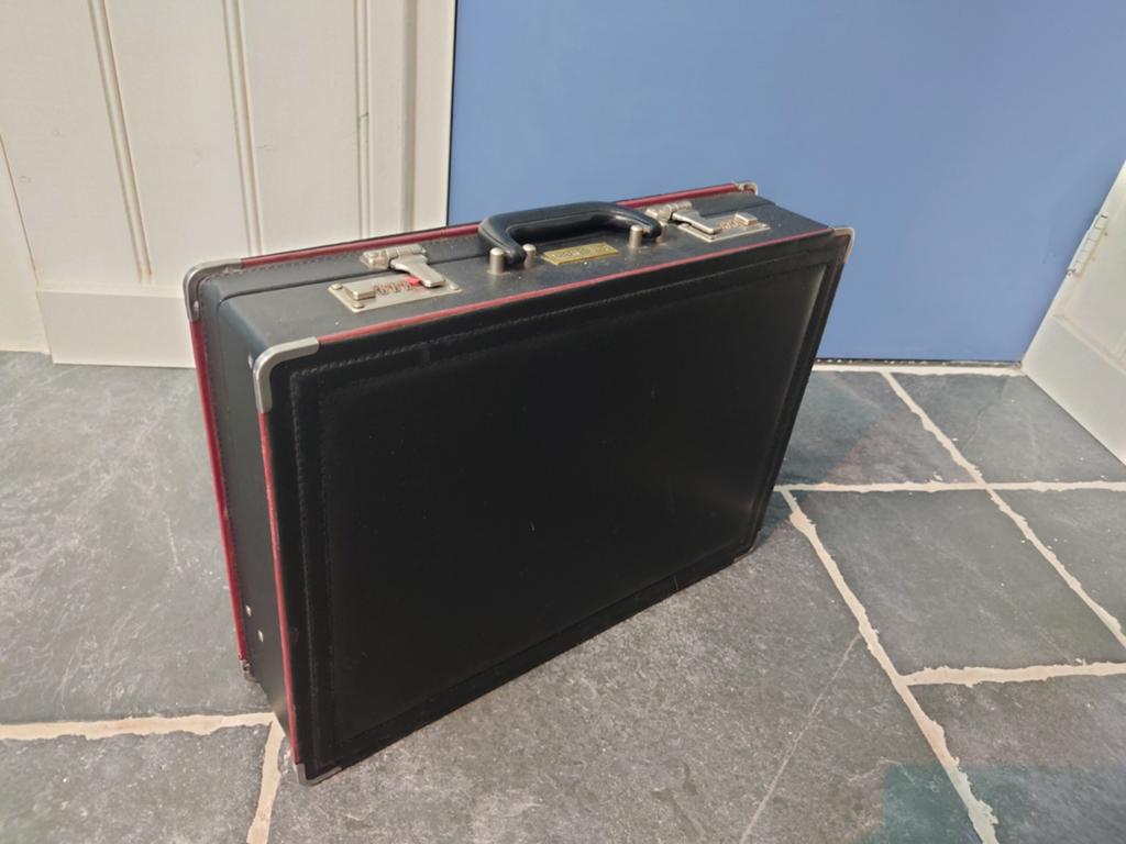 Businesskoffer Goudkl. Maier & Schulze 46Lx33Bx10,5H NIEUW!, 17 inch of meer, Nieuw, Aktetas, Ophalen of Verzenden