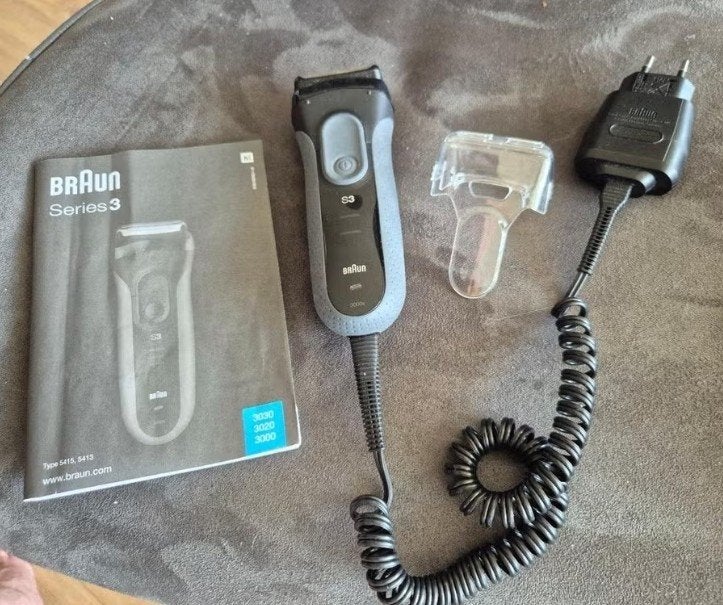 Braun Series 3 3000s Elektrisch Scheerapparaat met Oplader, Witgoed en Apparatuur, Persoonlijke-verzorgingsapparatuur, Ophalen