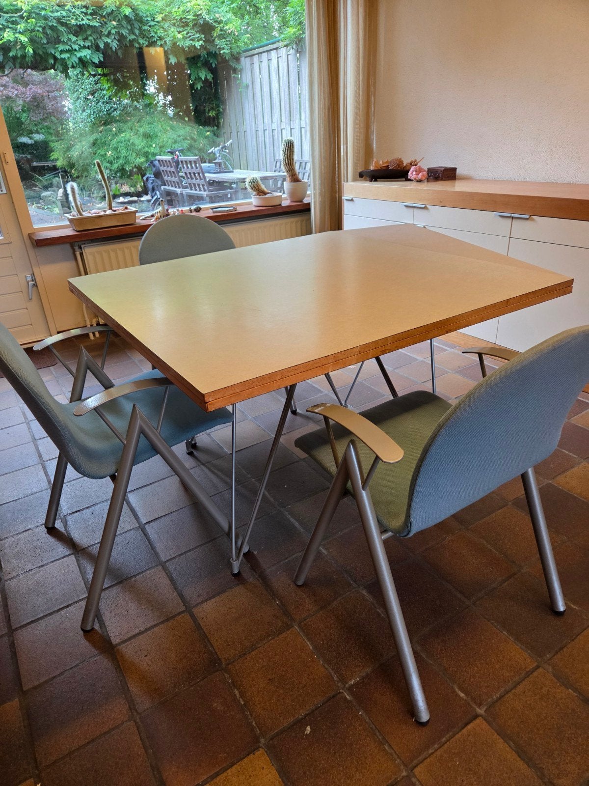 Uitklapbare tafel met 4 stoelen, Gebruikt, 100 tot 150 cm, 50 tot 100 cm, Vier personen