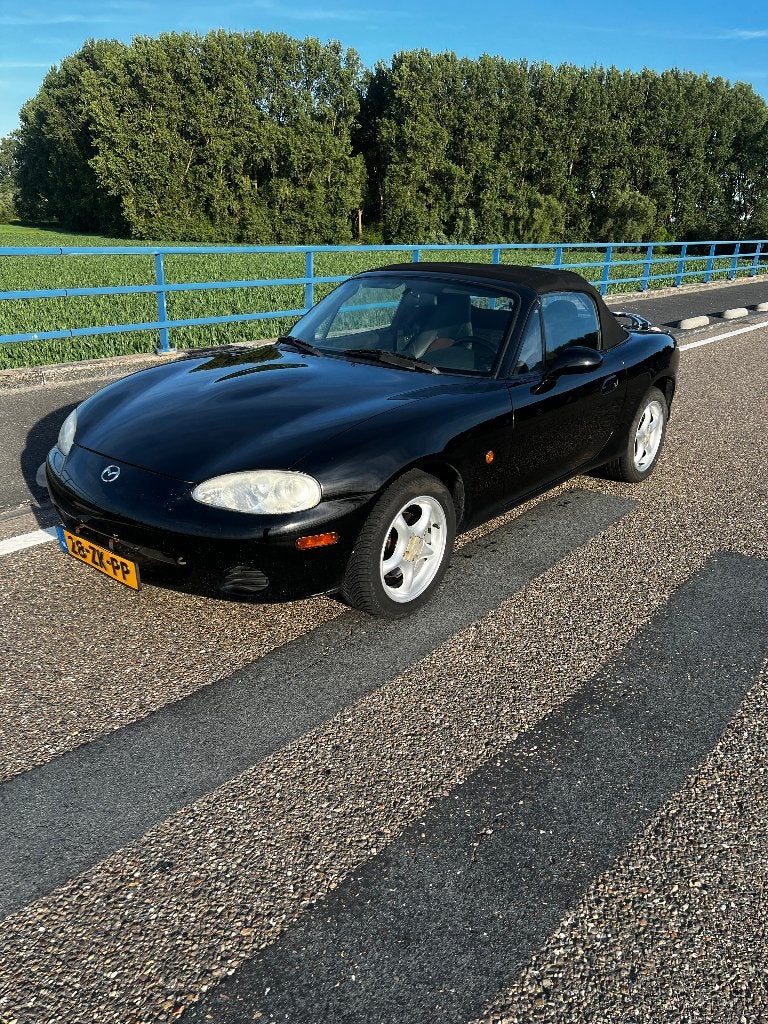 Mazda MX-5 1.6 I 2004 Zwart, Auto's, 13 km/l, Achterwielaandrijving, 40 €/maand, 4 cilinders