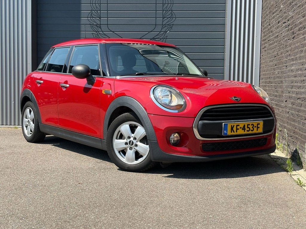 Mini 5-Deurs 1.5 One D Business Edition Sensor|Airco|Cruise, Auto's, Mini, Voorwielaandrijving, Stof, Gebruikt, Euro 6