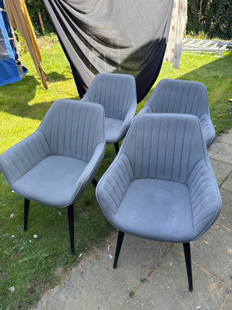 4 grijze eetkamerstoelen - comfortabel en modern, Ophalen, Gebruikt, Vier, Stof