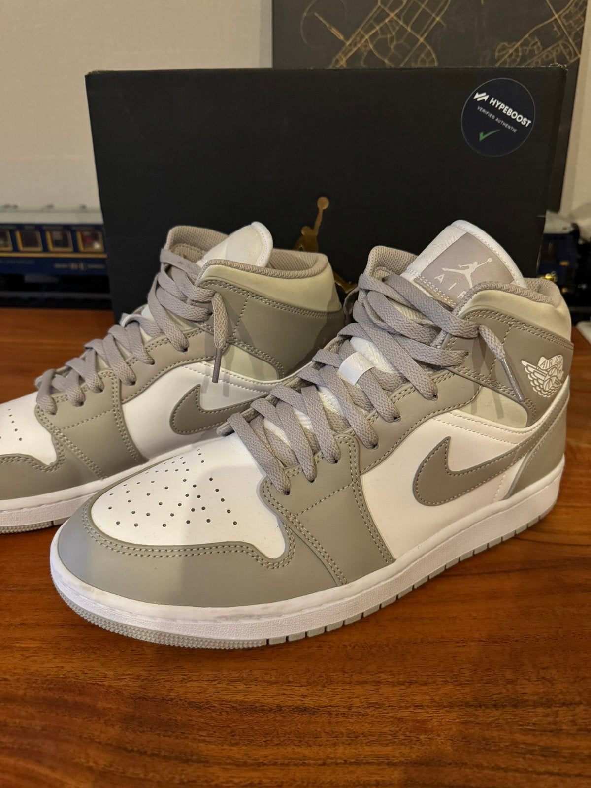 Nike Air Jordan 1 Mid Linen (44,5), Sport en Fitness, Basketbal, Ophalen, Zo goed als nieuw, Schoenen