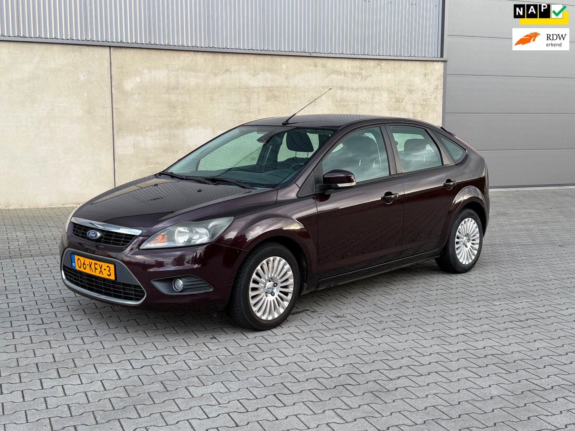 Ford Focus 1.6 TDCi Titanium APK 10-06-2027+NAVIGATIE+CLIMAT, Auto's, Gebruikt, Zwart, Verwarmde buitenspiegels, 1257 kg