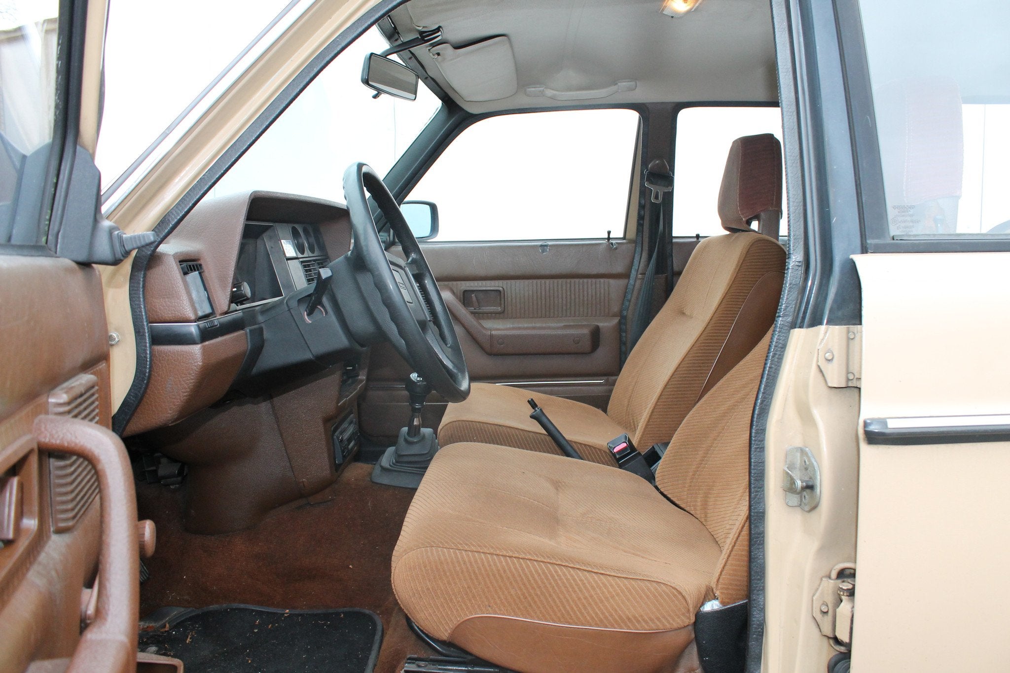 Volvo 240 Diesel met Overdrive (bj 1984), Achterwielaandrijving, Gebruikt, 82 pk, Beige