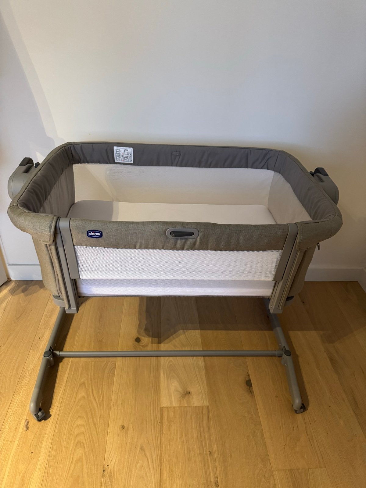 Chicco Next2Me Co-Sleeper Wieg - Zo goed als nieuw, Kinderen en Baby's, Babywiegjes en Ledikanten, Ophalen, Zo goed als nieuw