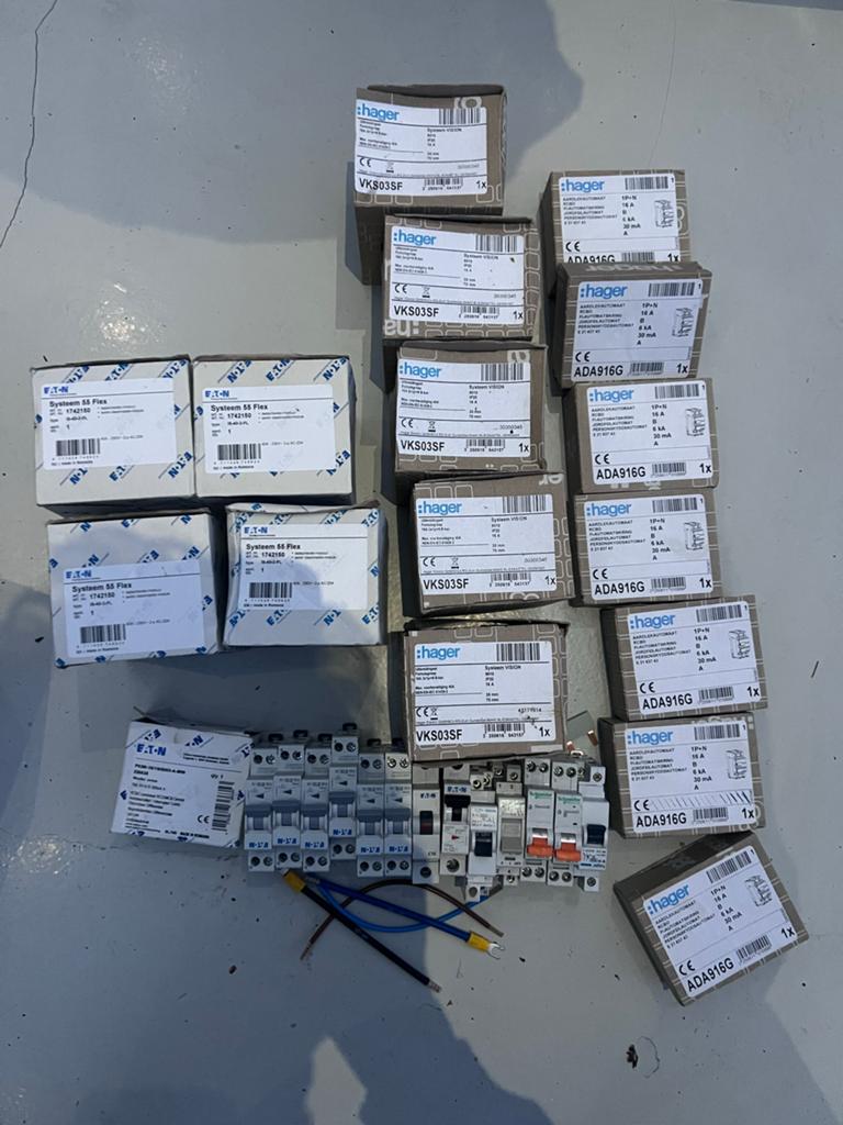 Diverse elektrische componenten: Hager, EATON, Schneider, Verzenden, Nieuw, Overige typen