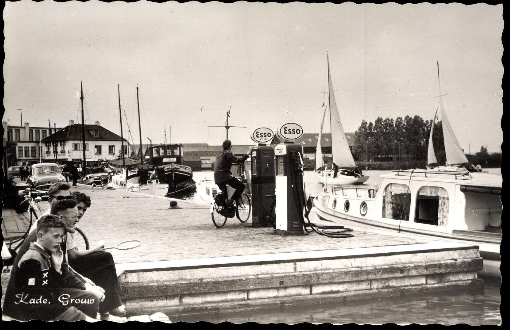 Grouw (Frl.), Kade met Hotel Oostergo en Benzinepomp 1959, Verzenden, 1940 tot 1960, Gelopen, Friesland