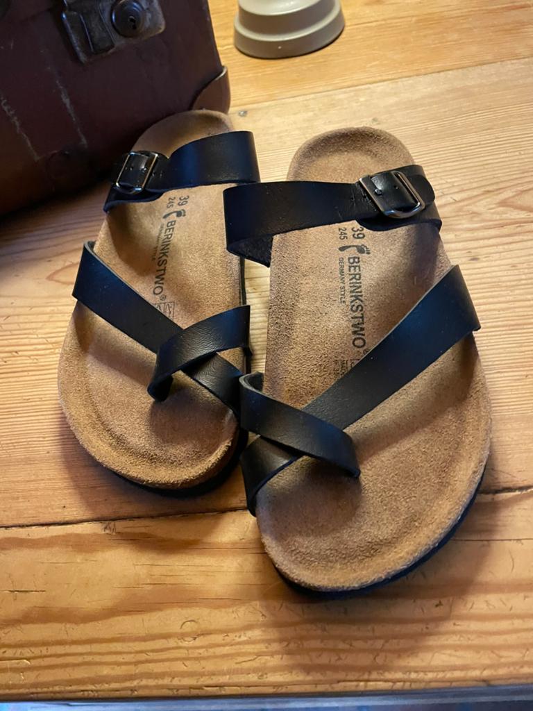 Leuke slippers zwart maat 38/39, Meisje, Overige typen, Nieuw, Ophalen of Verzenden