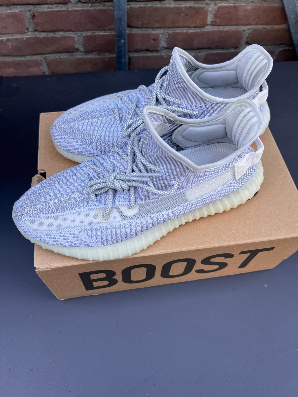 Adidas Yeezy Boost 350 V2 Static Reflective - Maat 44, Kleding | Dames, Ophalen of Verzenden, Grijs, Sneakers of Gympen, Zo goed als nieuw