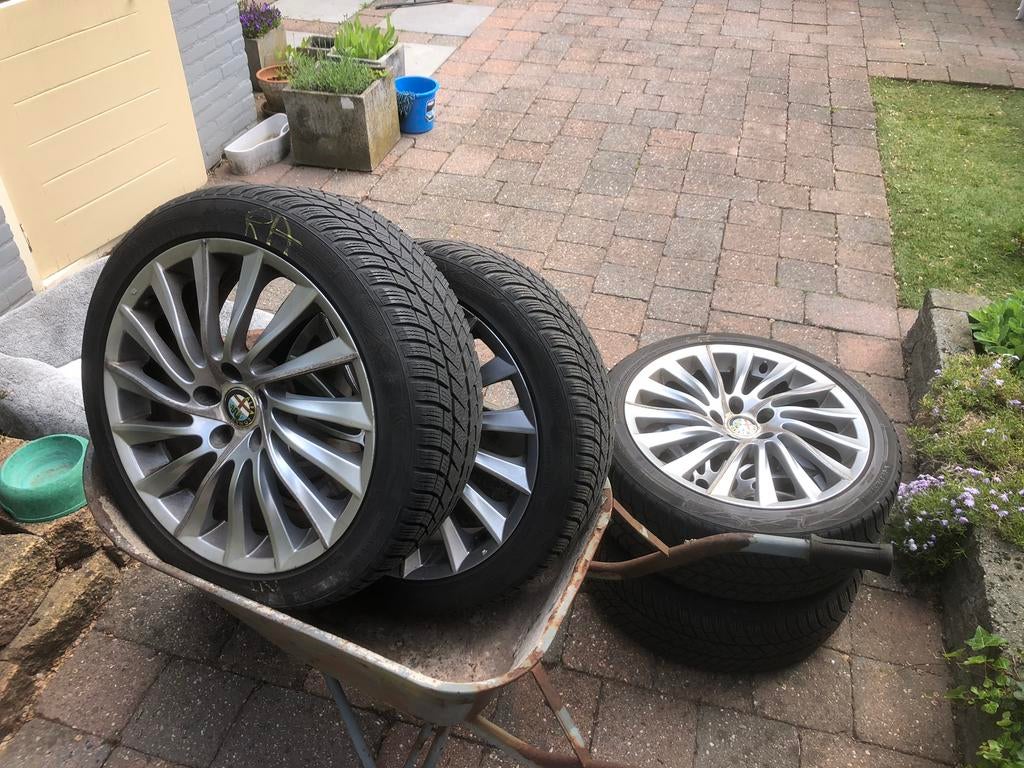 Originele 18” Alfa Giulietta QV-velgen met winterbanden, Auto-onderdelen, Ophalen, Gebruikt, Alfa Romeo