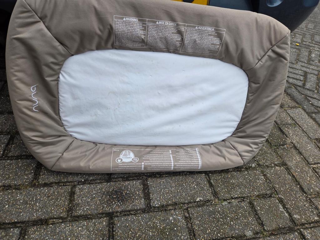Nuna sena verschoonplank, Ophalen of Verzenden, Zo goed als nieuw, Reisbedje