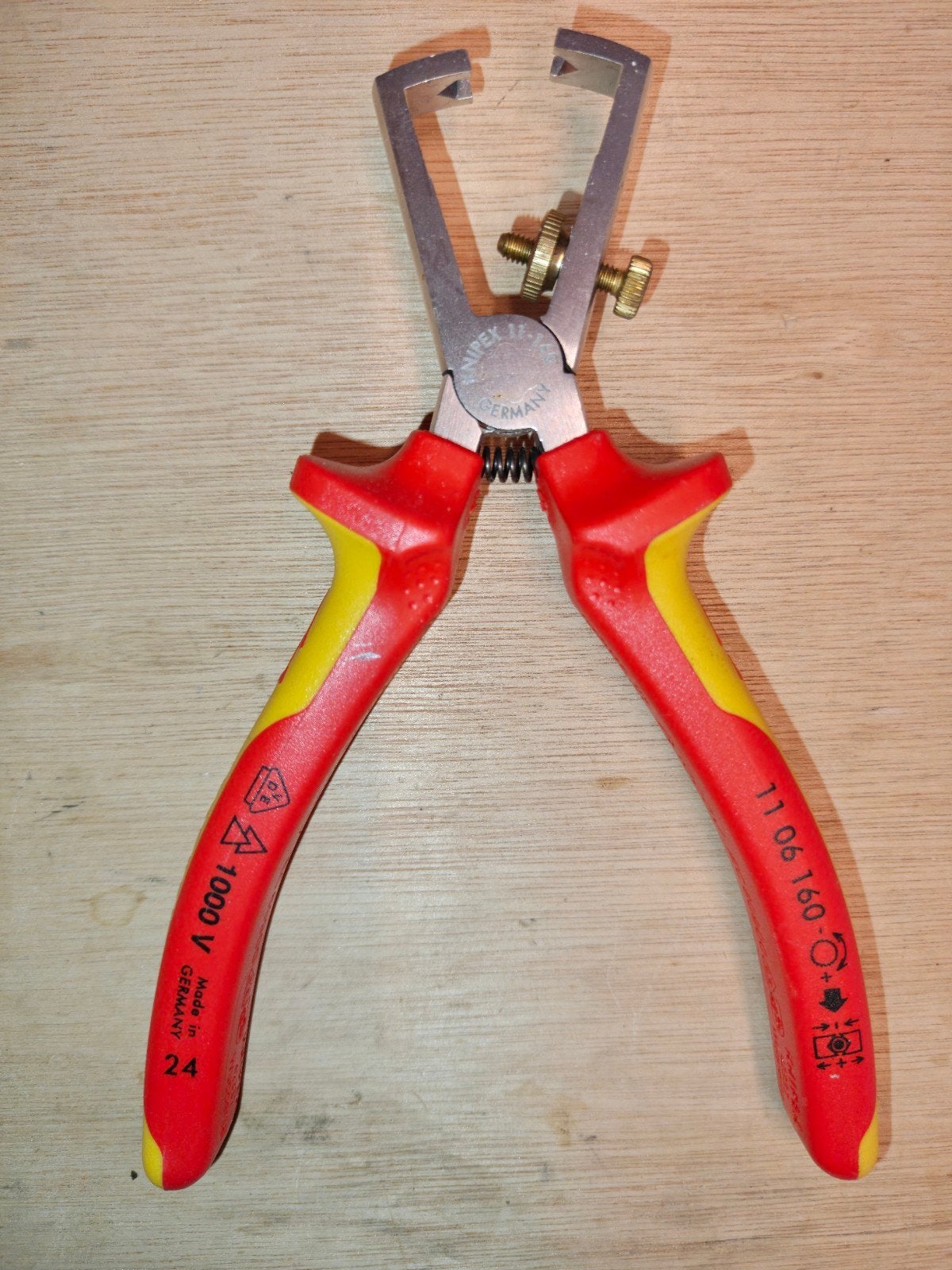 Knipex 11 06 160 Striptang 1000V geïsoleerd, Ophalen of Verzenden, Zo goed als nieuw, Tang, Knipex