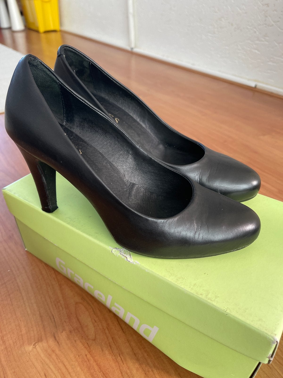 Zwarte Leren Pumps Maat 37 - Jones, Ophalen of Verzenden, Gedragen, Zwart, Pumps