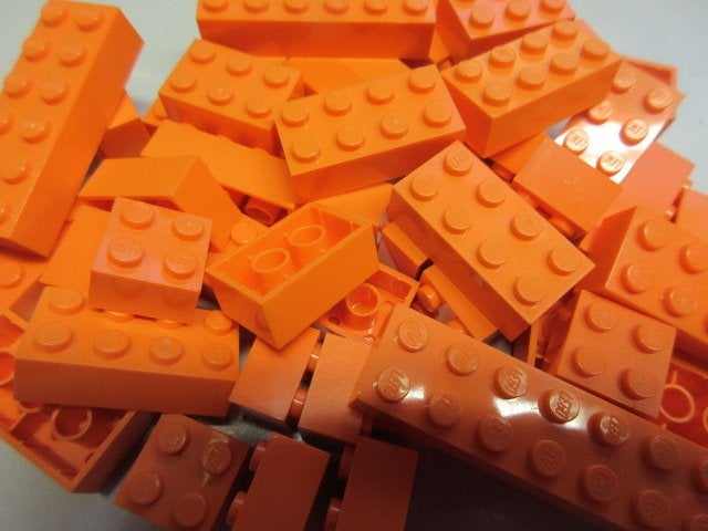 nr. 9255, 50 Oranje stenen, 2 noppen breed., Ophalen of Verzenden, Zo goed als nieuw, Losse stenen, Lego