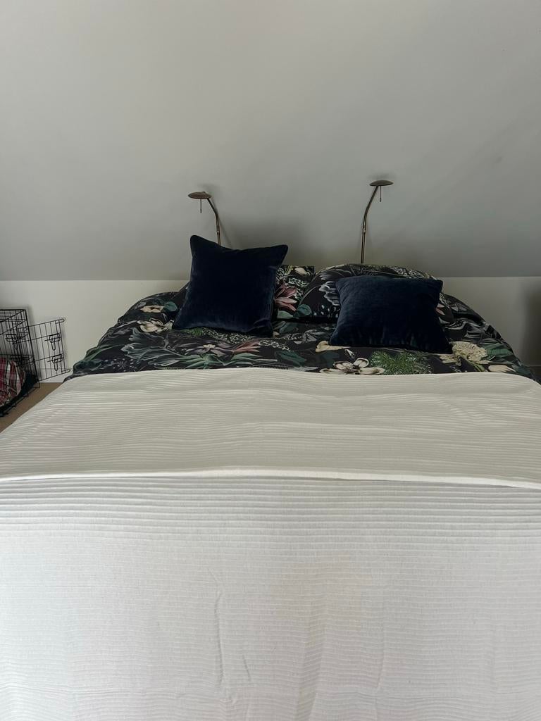 Nieuwe witte sprei 2.50 x 2.70 m met prijskaartje, Ophalen of Verzenden, Nieuw, Tweepersoons / lits jumeaux