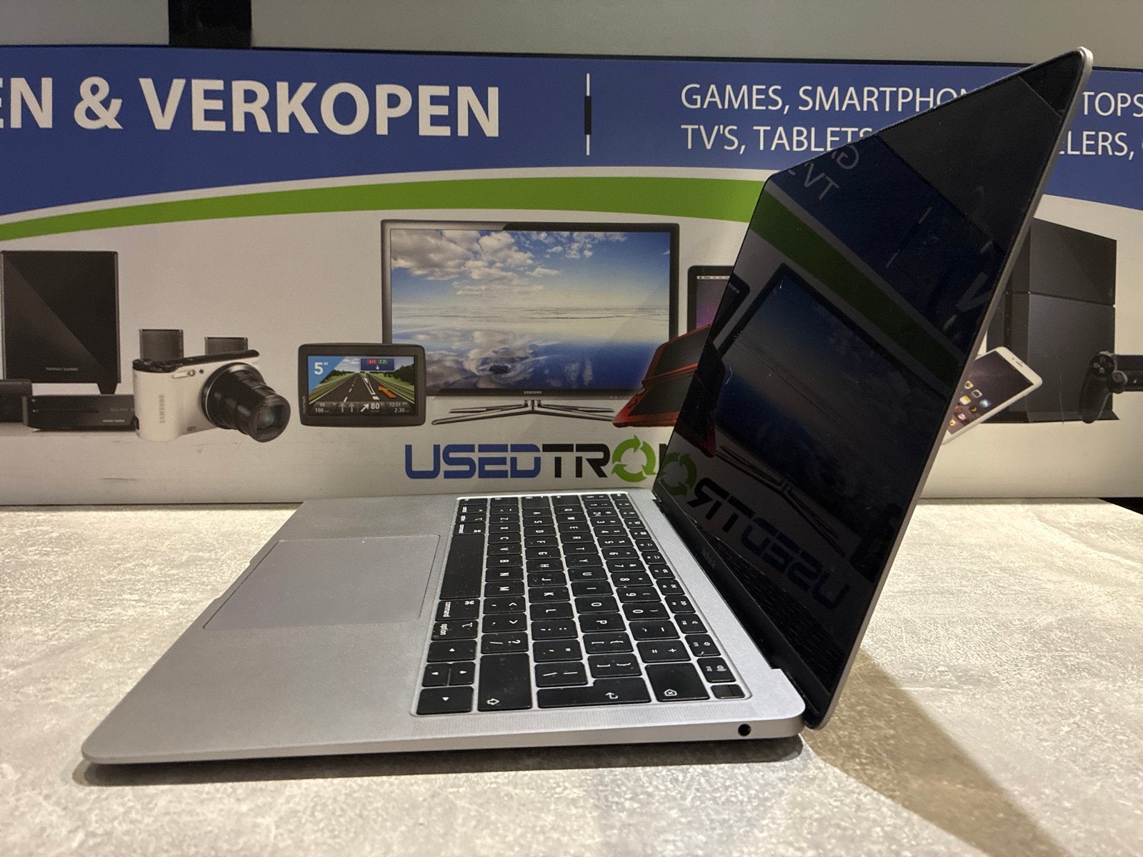 Foto 3 van Apple MacBook Air 2018 - 13 inch, 128GB SSD, 8GB RAM