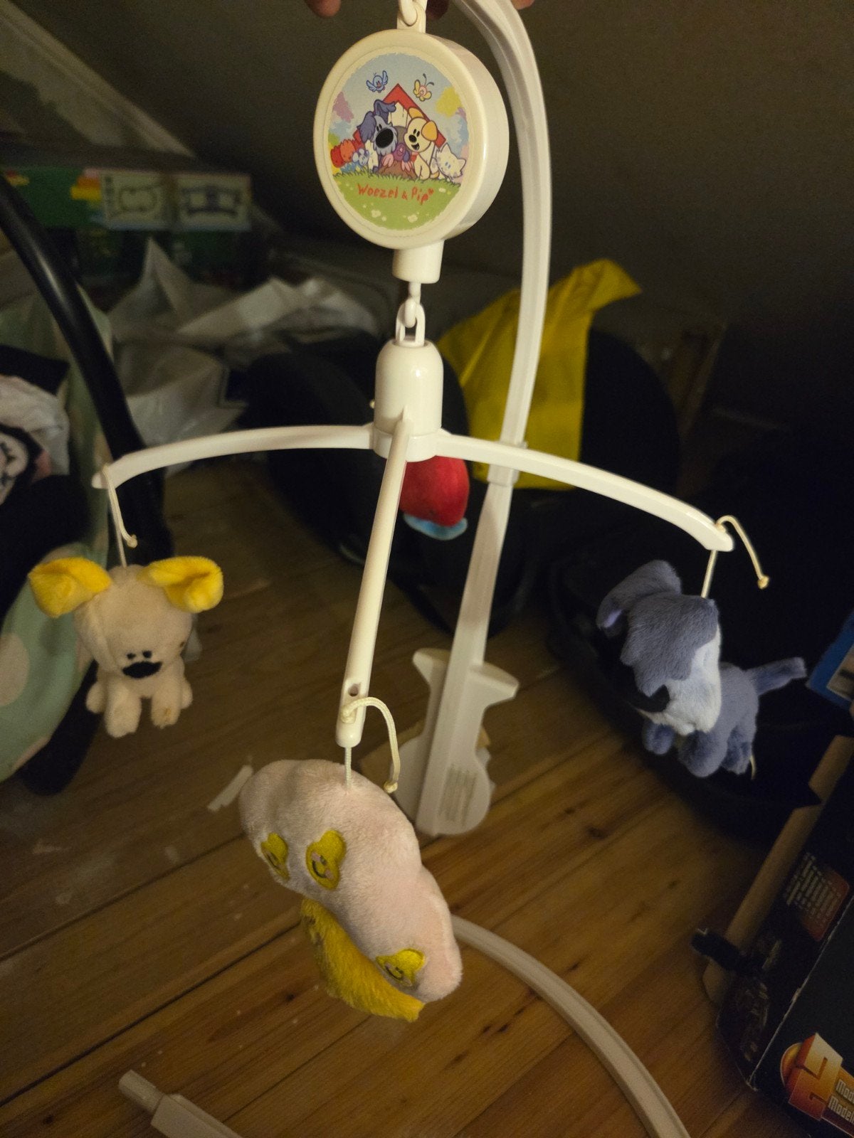 Baby mobiel met muziek en knuffels woezel en pip, Ophalen of Verzenden, Gebruikt
