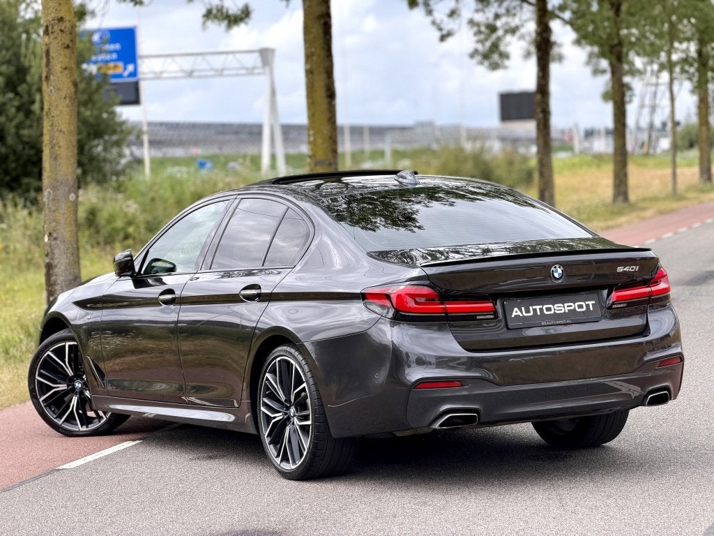 BMW 5 Serie Sedan 540i High Ex. M-Sport Schuifdak Memory H&K, Automaat, Gebruikt, Euro 6, 2000 kg
