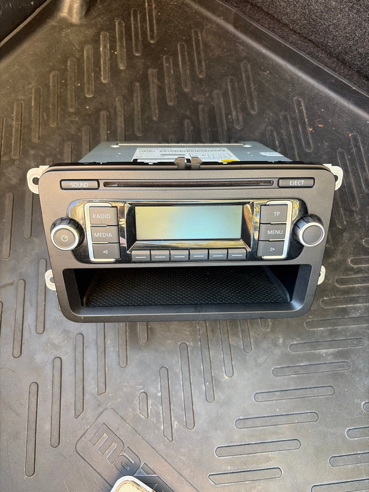 Volkswagen RCD210 MP3 autoradio. Komt uit VW POLO 1.2 2011, Ophalen of Verzenden, Zo goed als nieuw