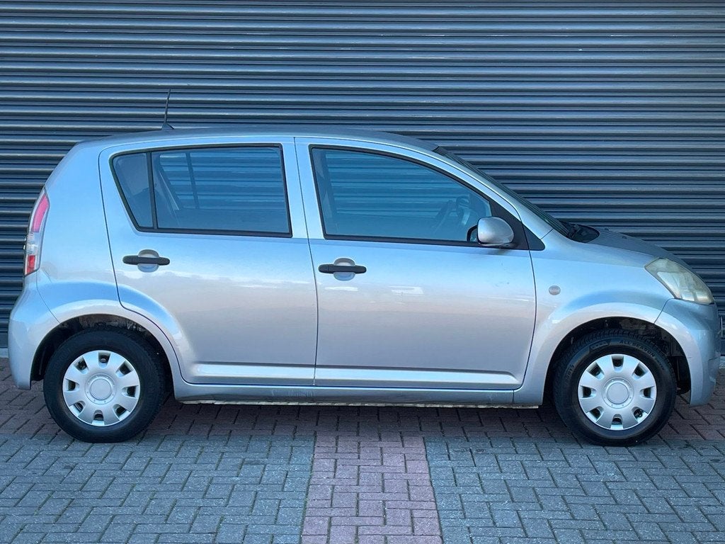 Daihatsu Sirion 2 1.0-12V Premium Airco | Elektr Ramen | Rij, Auto's, Daihatsu, Voorwielaandrijving, Stof, Gebruikt, Bedrijf