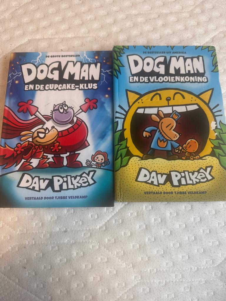 Dog Man boeken: En de Cupcake-klus & En de Vlooienkoning, Boeken, Ophalen of Verzenden, Gelezen, Fictie algemeen
