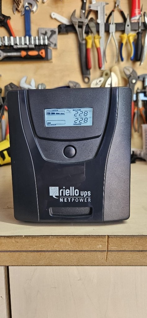Riello NetPower NPW1000 UPS - Gebruikt, accu ruim voldoende, Ophalen of Verzenden, Zo goed als nieuw