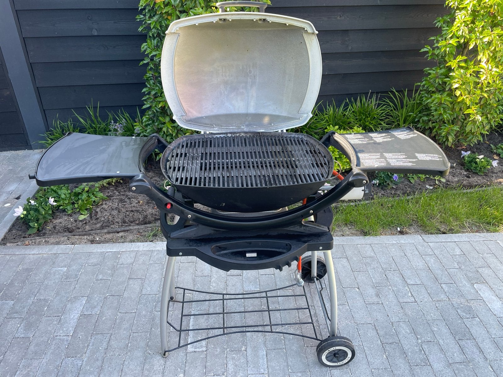Weber Q200 gasbarbecue met onderstel en hoes, Tuin en Terras, Gasbarbecues, Ophalen, Gebruikt