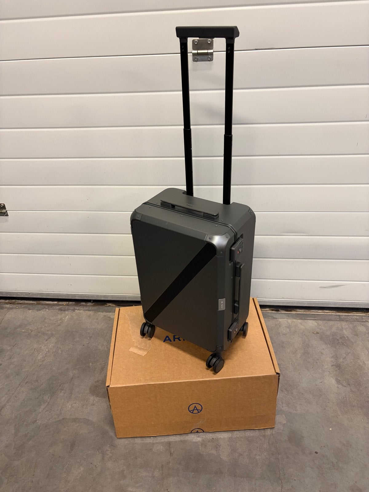 ARMOIR The Cabin Trunk Original Anthracite handbagagekoffer, Armoir, 40 tot 60 cm, 20 tot 30 cm, Support@armoir.co