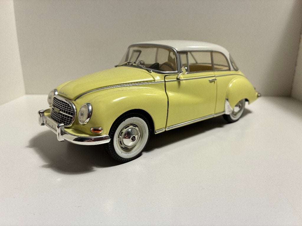 Auto Union 1000 S Coupe  geel  1/18 Revell, Ophalen of Verzenden, Zo goed als nieuw, Auto, Revell