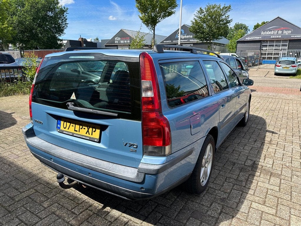 Volvo V70 2.4 Comfort Line, Auto's, Volvo, Blauw, 170 pk, Euro 4, 84 €/maand