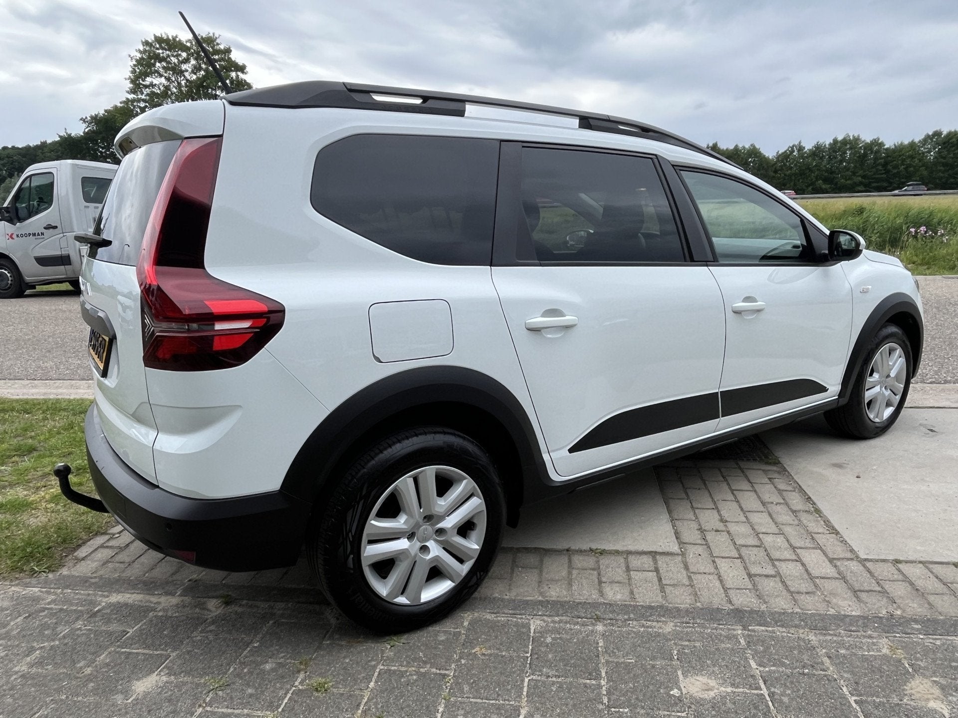 Dacia Jogger 1.0 TCe 110 Expression / Trekhaak / Parkeerhulp, Voorwielaandrijving, 12 maanden, Stof, LED verlichting