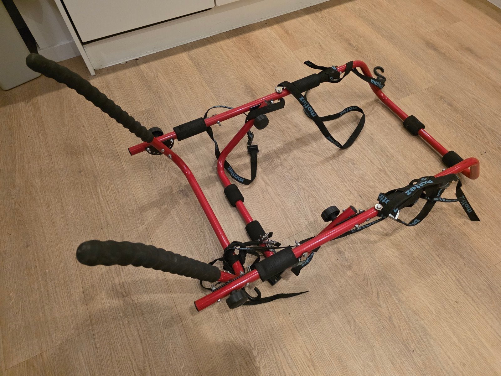 Mottez fietsenrek voor 2 fietsen (zonder trekhaak), Ophalen