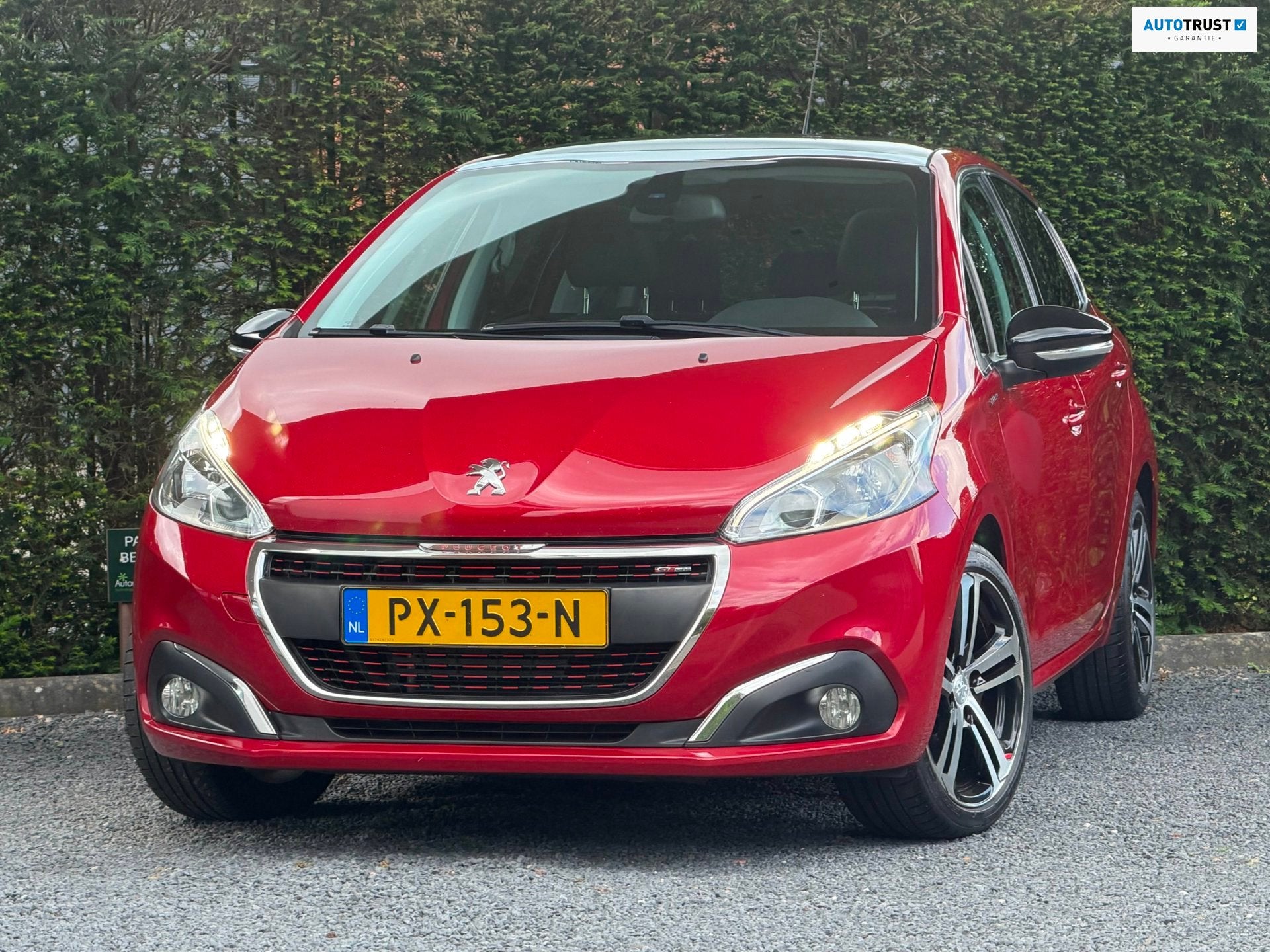 Peugeot 208 1.2 110 Pk Première | PDC | CRUISE | GLAZENDK, Voorwielaandrijving, Euro 6, 23 km/l, Handgeschakeld