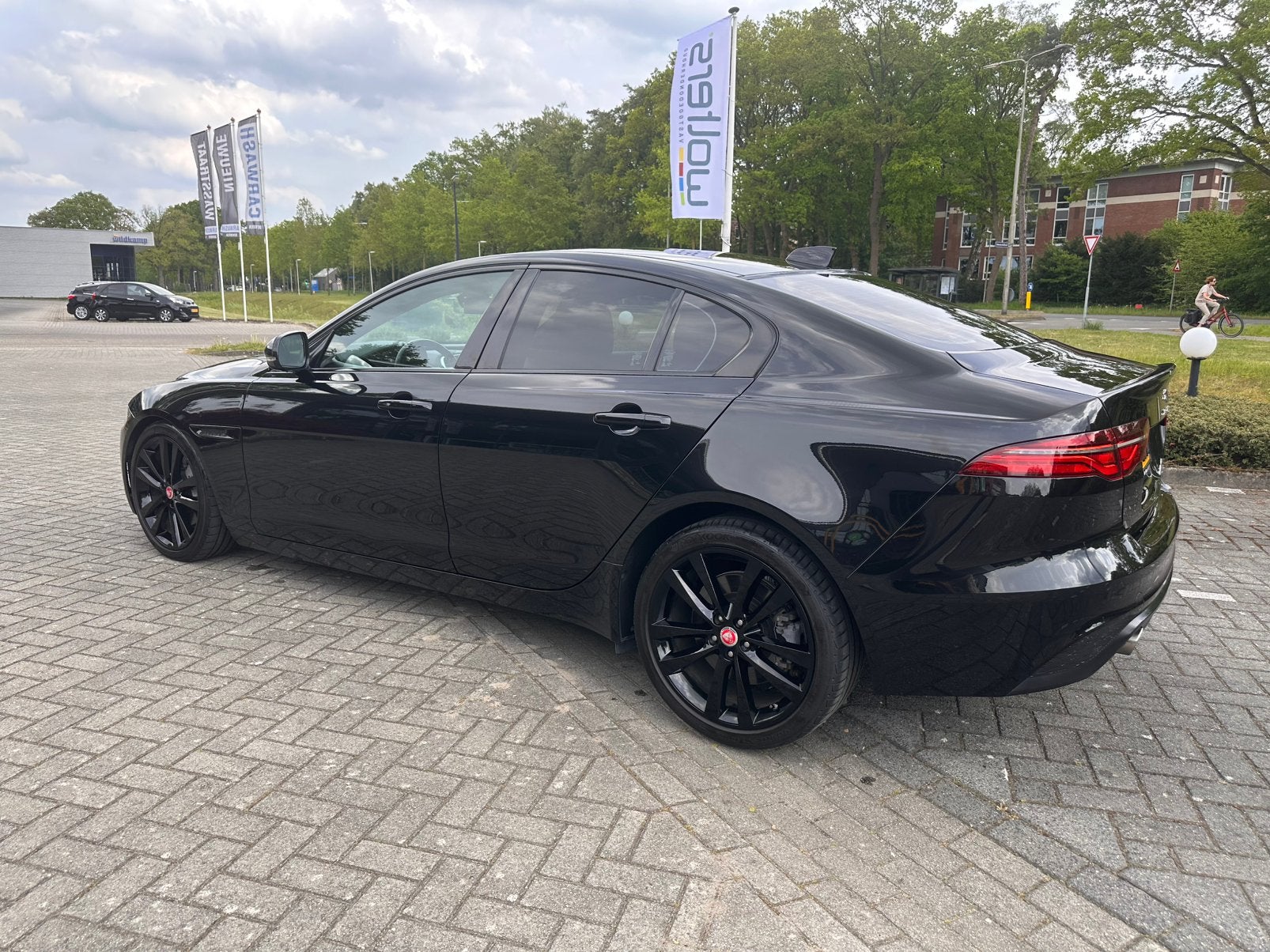 Jaguar XE 2.0 250pk AWD Automaat 2020 Zwart, Achterwielaandrijving, 1800 kg, 4 cilinders, Zwart