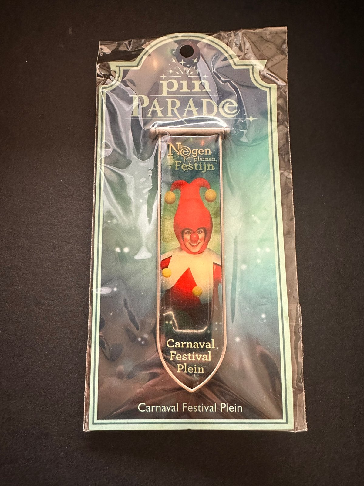 Efteling Pin: Negen Pleinen Festijn- Carnaval Festival Plein, Ophalen, Nieuw, Button of Speldje