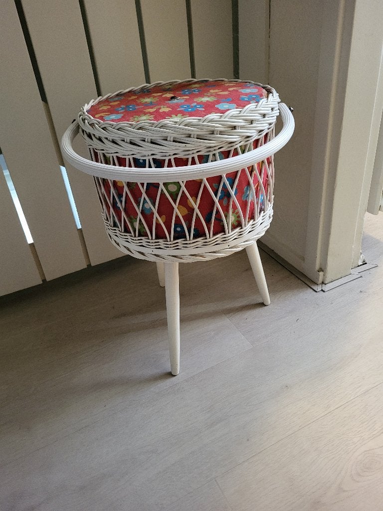 60er jaren naaibox op pootjes, Ophalen of Verzenden, Huis en Inrichting