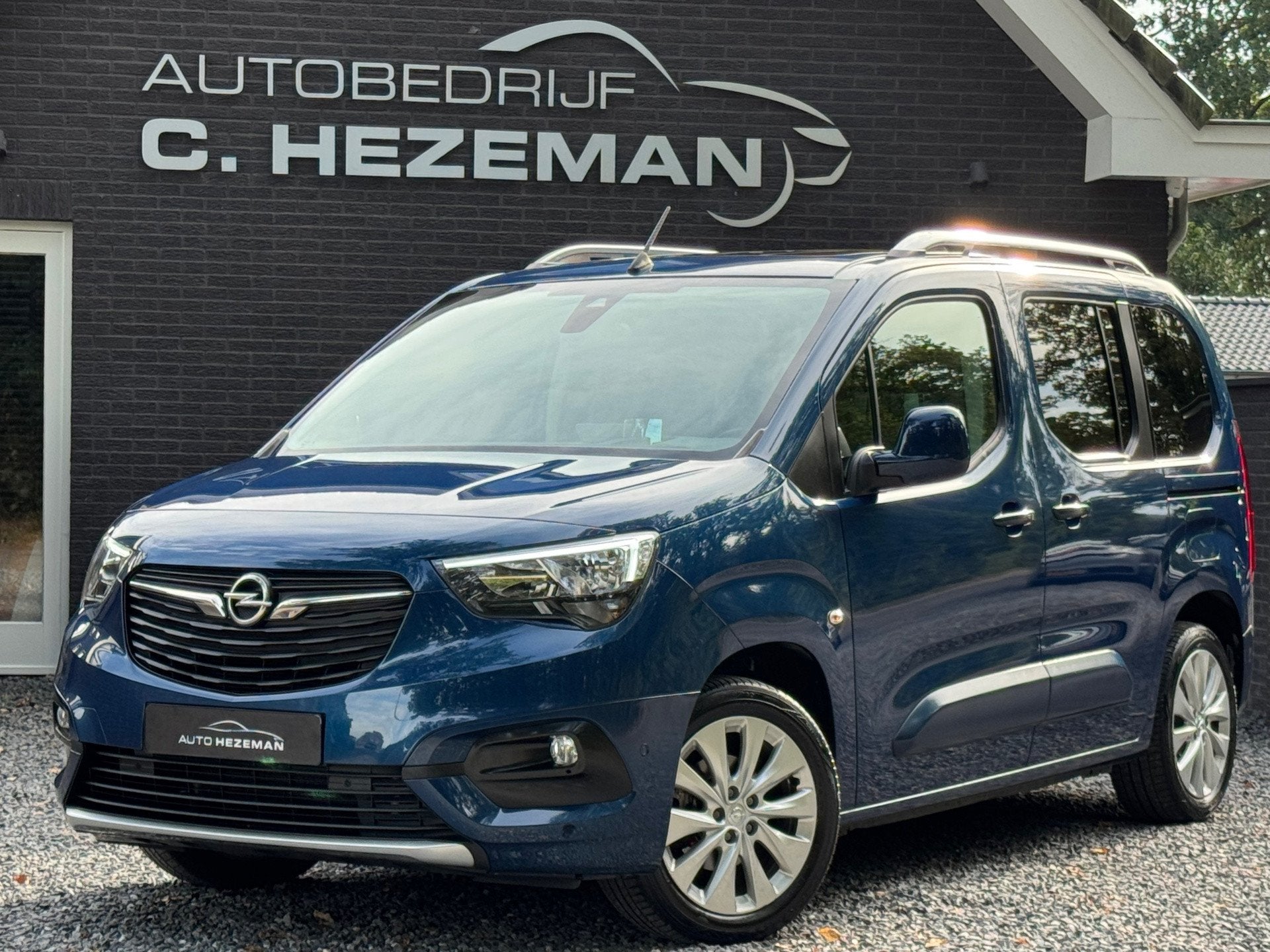 Opel Combo 1.2 Life 1e eig DealerOH Panoramadak Camera NIEUW, Voorwielaandrijving, Dealer onderhouden, Stof, Gebruikt