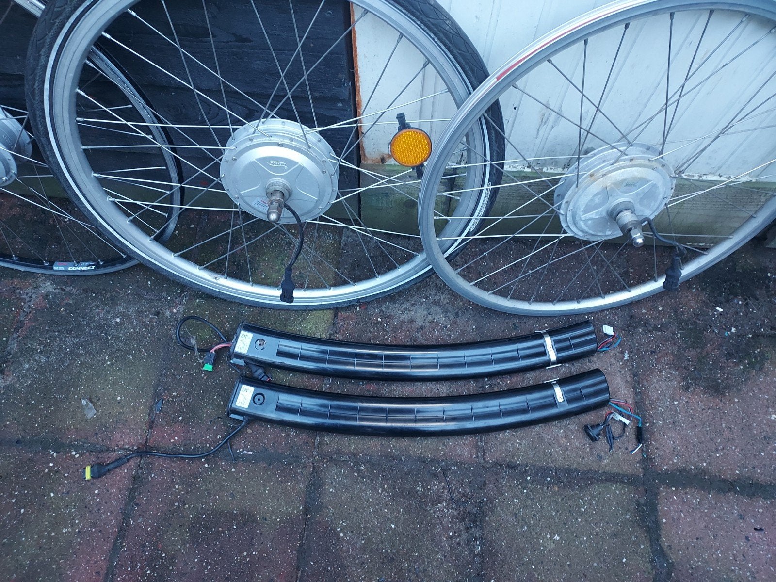 elektrische fietswielen 3 stuks twee accu's lees advertentie