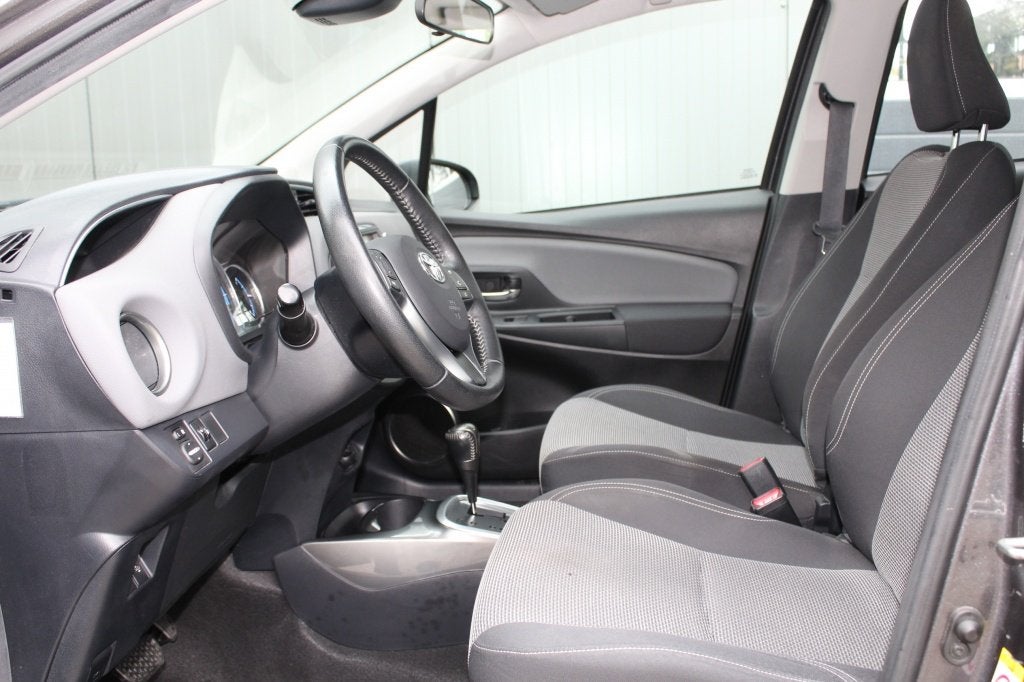 Toyota Yaris 1.5 Hybrid Trend / Cruise Control / Navigatie /, Auto's, Automaat, 12 maanden, Gebruikt, Euro 6