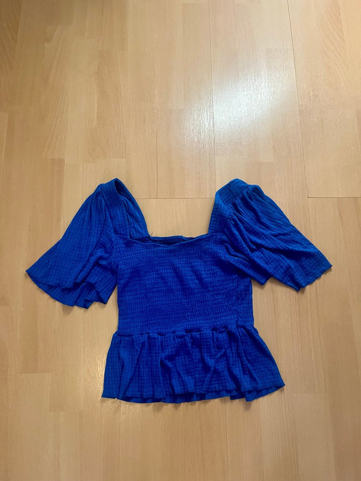 Blauwe top met pofmouwen en peplum, Blauw, Ophalen of Verzenden, Zo goed als nieuw, Korte mouw