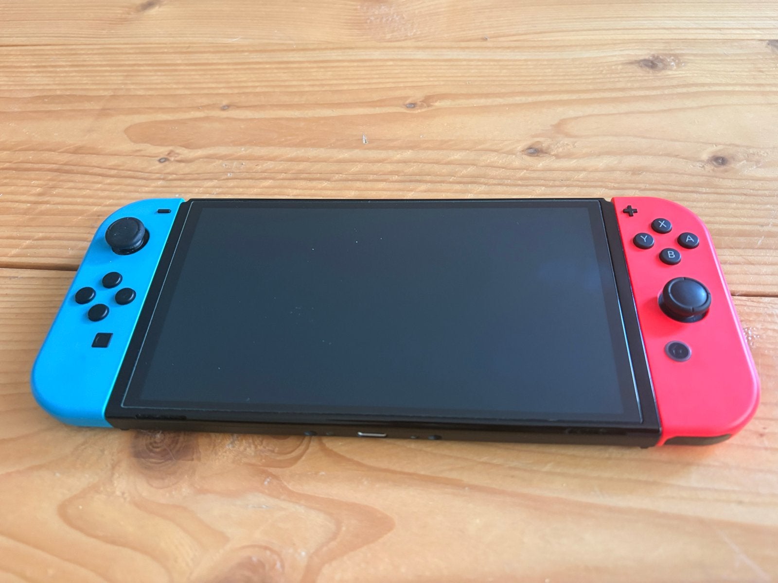 Nintendo Switch OLED met Skyrim en accessoires, Met games, Met 2 controllers, Zo goed als nieuw, Switch OLED