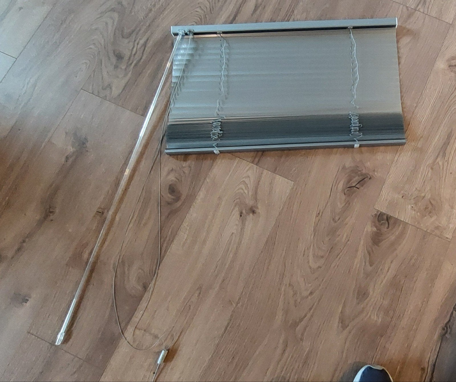 te koop 2x zonwerend luxaflex, Ophalen, Zonwerend, Zo goed als nieuw, Zilver