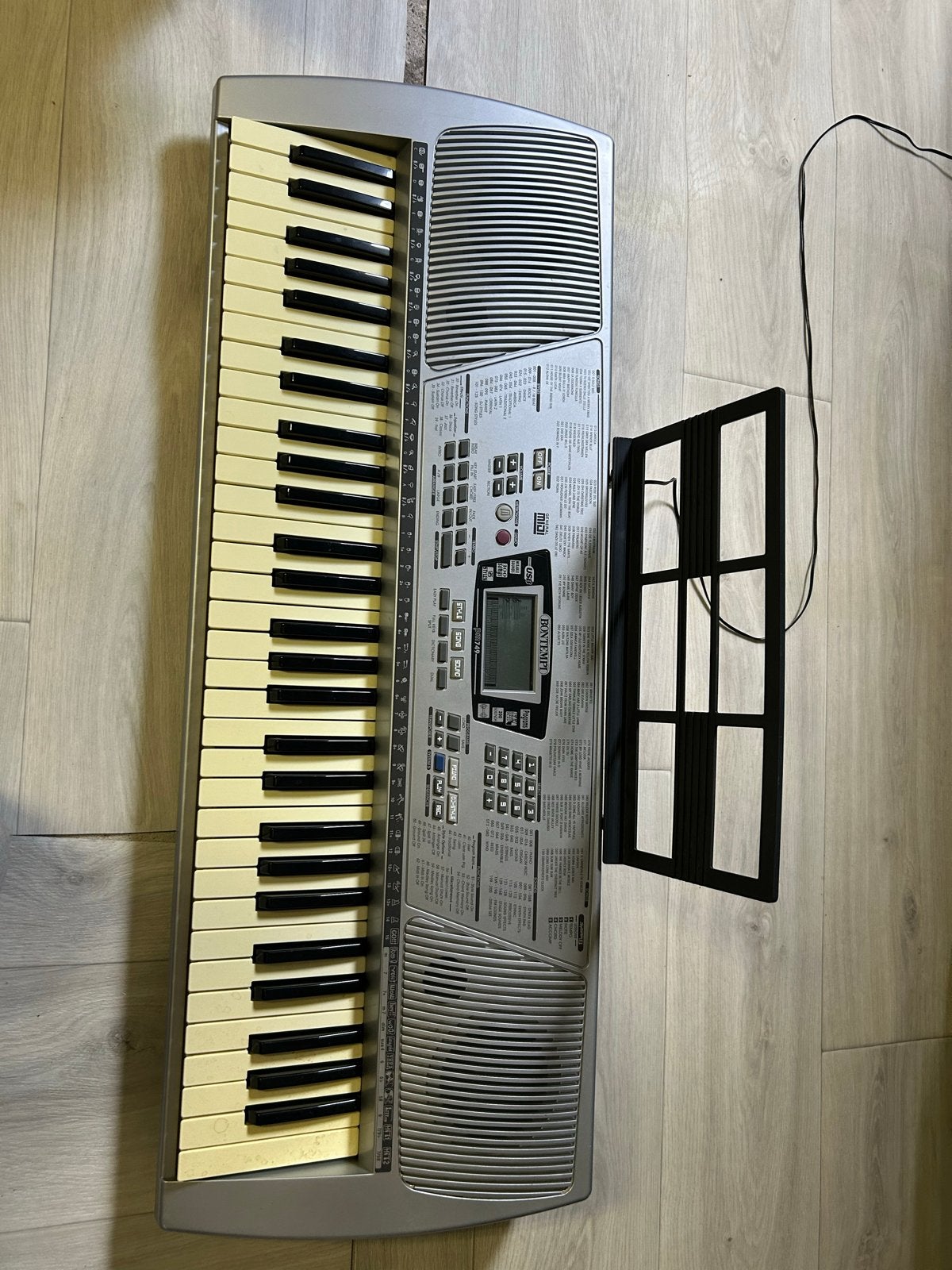 Bontempi PM 749 keyboard - scherm werkt niet goed, Muziek en Instrumenten, Keyboards, Midi-aansluiting, Ophalen, Overige merken