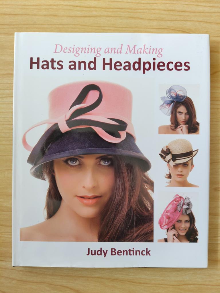 Designing and Making Hats and Headpieces - Judy Bentinck, Boeken, Gelezen, Ophalen of Verzenden, Judy Bentinck, Borduren en Naaien