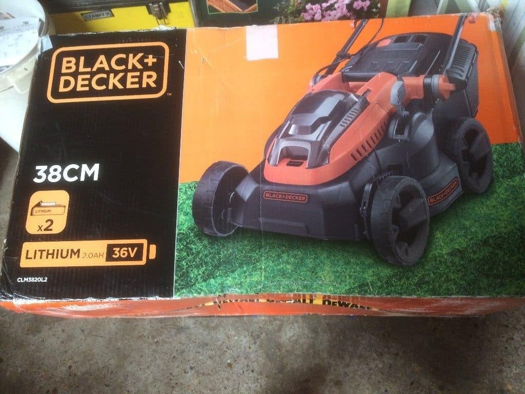 Nieuwe accu grasmaaier in doos met 2 accu s merk black& deck, Tuin en Terras, Grasmaaiers, Ophalen, Cirkelmaaier, Accu-grasmaaier
